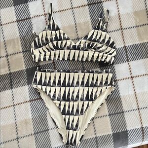 Like New! Geometric pattern Bikini (S/XS)
